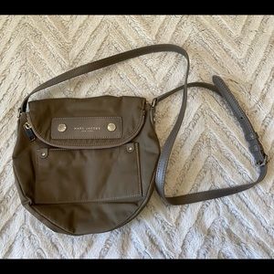 Marc Jacobs Preppy Nylon Natasha Medium Quartz Grey Crossbody Bag Purse Satchel